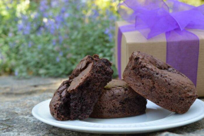 This small gift box features (4) chocolate brownies