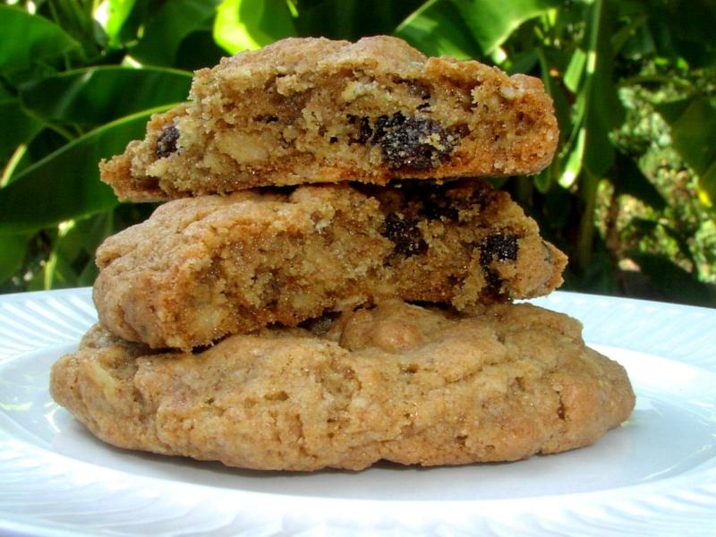 Gourmet oatmeal raisin cookies in a 2-pack for events