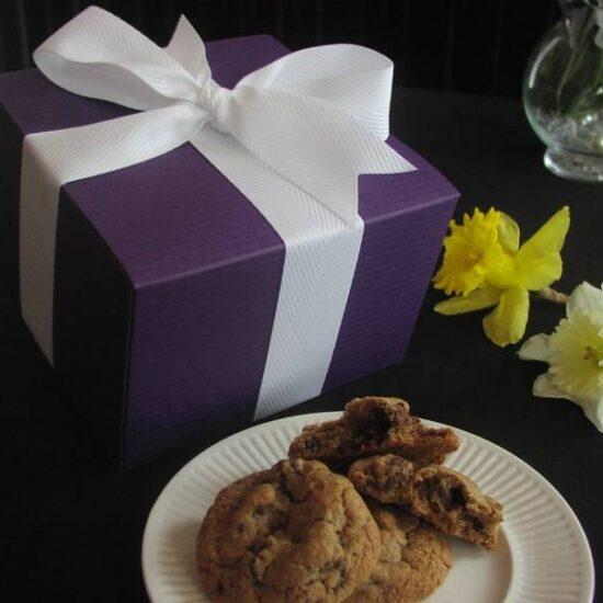 Gift box of cookies in the colors of Easter